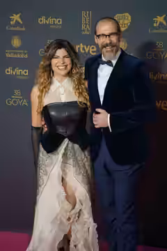 Fele Martínez y Mónica Regueiro en la alfombra roja de los Premios Goya 2024 celebrados en Valladolid