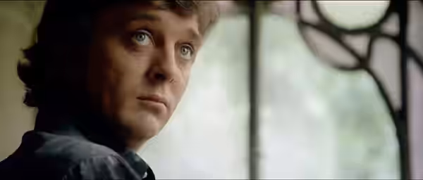 David Hemmings in una scena del film italiano Profondo rosso (1975)