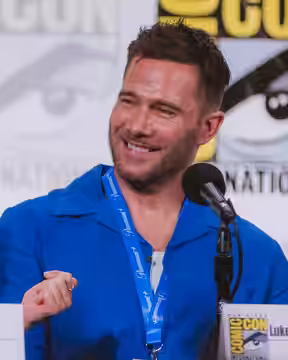 Luke Macfarlane