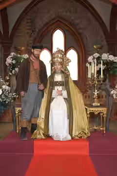 Fabian Busch als Fischer Hein und Katharina Schüttler als Ilsebill im Juni 2013 während der Dreharbeiten zum Film Vom Fischer und seiner Frau, der im Rahmen der