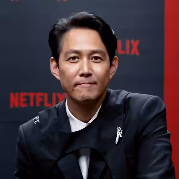 Actor Lee Jung-jae in 2021 being interviewed about Squid Game for Elle Taiwan.
