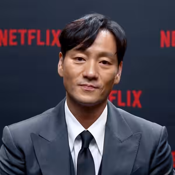 Actor Park Hae-soo in 2021 being interviewed about Squid Game for Elle Taiwan.
