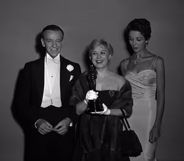 Fred Astaire, Giulietta Masina, and Dana Wynter at the 30th Annual Academy Awards held at the Pantages Theatre in Los Angeles. Masina is holding her Oscar for b (1958)