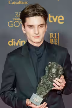 Matias Recalt, actor argentino en la alfombra roja de los Premios Goya 2024 celebrados en Valladolid