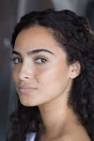 Anna Shaffer