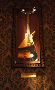 en.John Entwistle's bass guitar (The Who) at the Hard Rock Cafe in Florence. (2013)