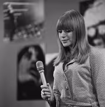 Marianne Faithfull singing "This little bird", "Yesterday", "Summer nights" and "As Tears go by" in Dutch TV programme Fanclub, 11 March 1966