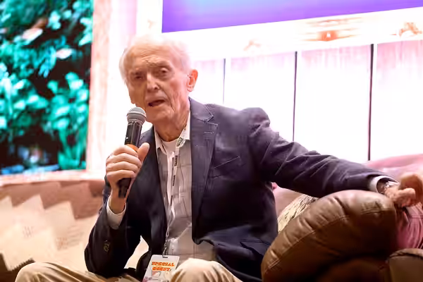 Don Bluth speaking with attendees at the 2025 Game On Expo at the Phoenix Convention Center in Phoenix, Arizona. Please attribute to Gage Skidmore if used elsew