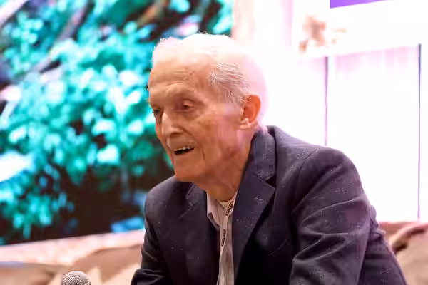 Don Bluth speaking with attendees at the 2025 Game On Expo at the Phoenix Convention Center in Phoenix, Arizona. Please attribute to Gage Skidmore if used elsew