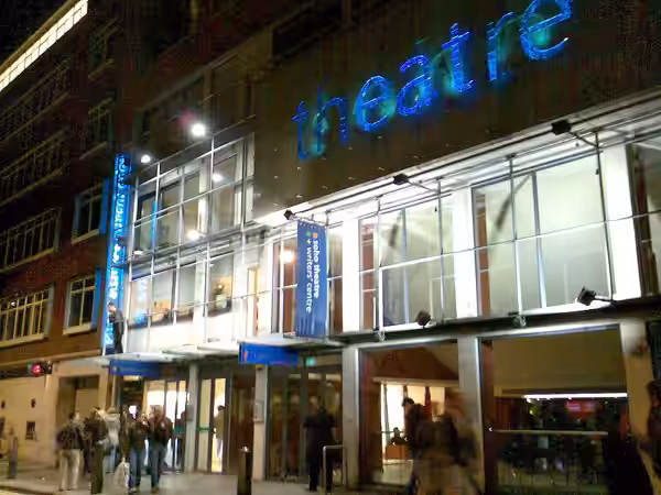 November 11, 2006. Just after a performance there by Omid Djalili.