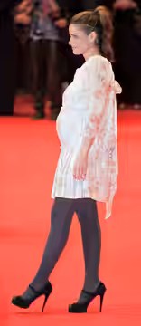 Amanda Peet arriving at the premiere of the movie Please Give at the 60th Berlin International Film Festival (2010)