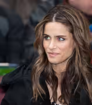 Actress Amanda Peet leaving the press conference for Please Give (2010)