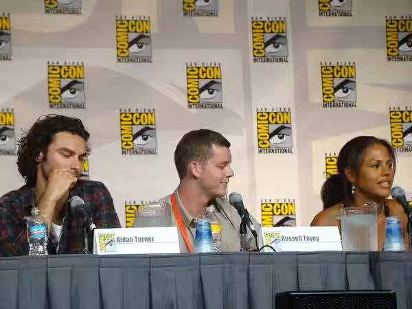 Aidan Turner, Russell Tovey &amp; Lenora Critchlow (2009)