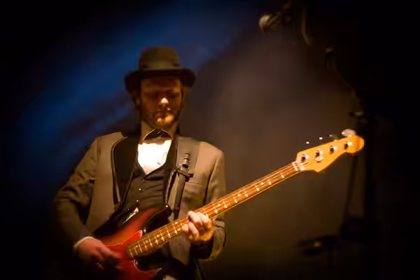 Georg Hólm playing live at Wolves Civic, Wolverhampton, 04.11.08 (2008)