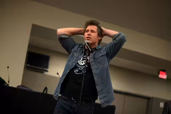Ben Browder speaking at the 2014 Phoenix Comicon Fan Fest at the University of Phoenix Stadium in Glendale, Arizona. Please attribute to Gage Skidmore if used e