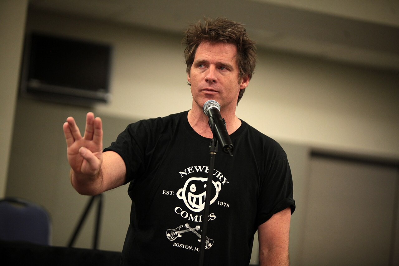 Ben Browder speaking at the 2014 Phoenix Comicon Fan Fest at the University of Phoenix Stadium in Glendale, Arizona. Please attribute to Gage Skidmore if used e