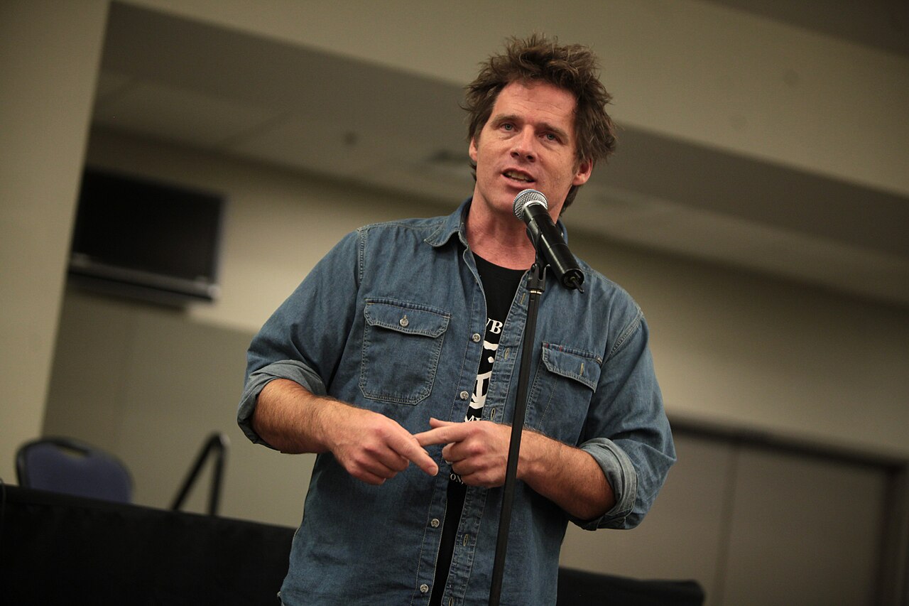 Ben Browder speaking at the 2014 Phoenix Comicon Fan Fest at the University of Phoenix Stadium in Glendale, Arizona. Please attribute to Gage Skidmore if used e