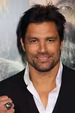 Manu Bennett