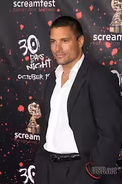 Manu Bennett