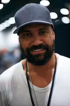 Actor Manu Bennett at MCM Comic Con, London May 2017