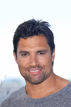 Manu Bennett