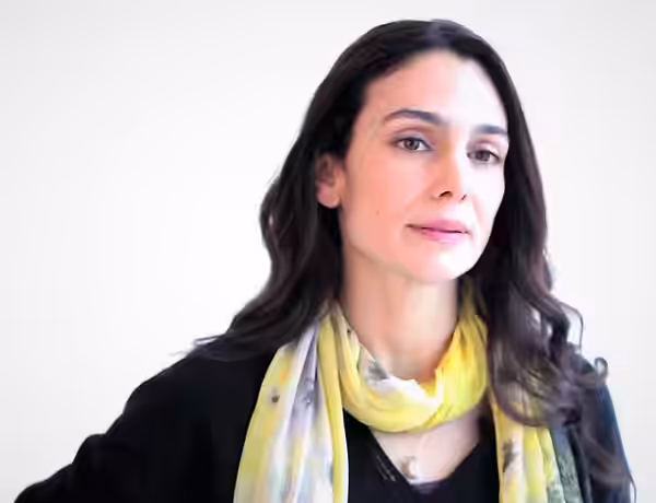 American actress Annie Parisse in the Make It Fair video, circa 00:04, cropped, brightened. (2015)