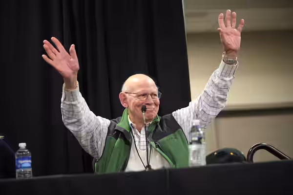 Alan Oppenheimer speaking at the 2015 Phoenix Comicon Fan Fest at the University of Phoenix Stadium in Glendale, Arizona. Please attribute to Gage Skidmore if u