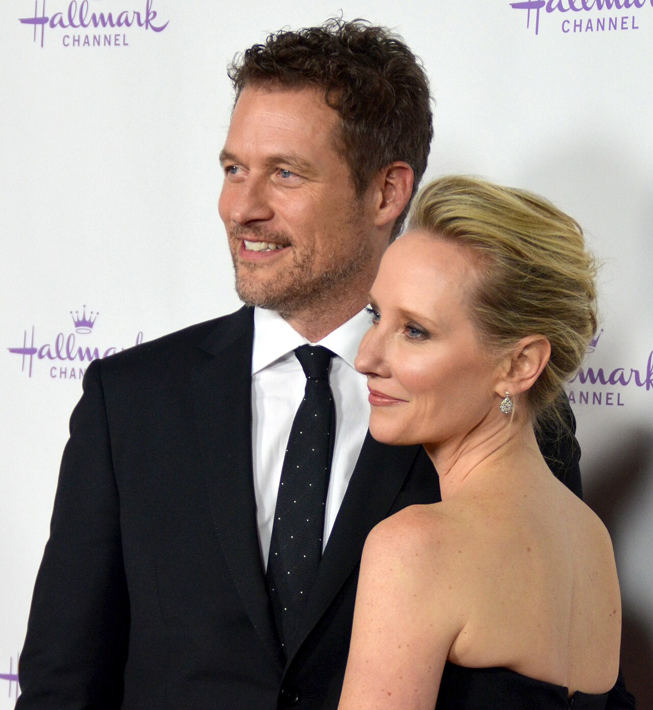 James Tupper &amp; Anne Heche at the Hallmark Hall of Fame “One Christmas Eve” Los Angeles Premiere event at the Fig &amp; Olive in Hollywood. (2014)