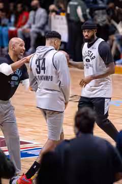 Giannis Antetokounmpo and LeBron James (2022)