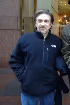 Great character actor, currently on Billions and Shameless, once on batteries not included. (2016)