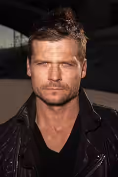 Bailey Chase (2014)