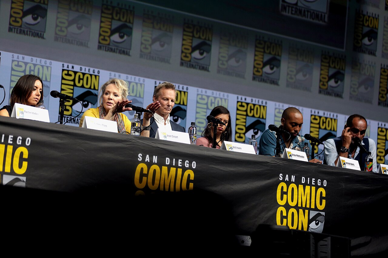 Aubrey Plaza, Jean Smart, Bill Irwin, Amber Midthunder, Jeremie Harris and Navid Negahban speaking at the 2018 San Diego Comic Con International, for "Legion", 