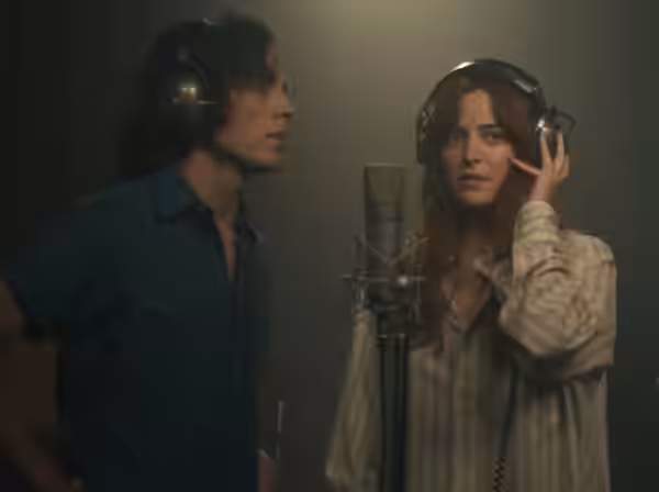 Sam Claflin &amp; Riley Keough at Look At Us Now (Honeycomb) videoclip for Daisy Jones &amp; The Six (2023)