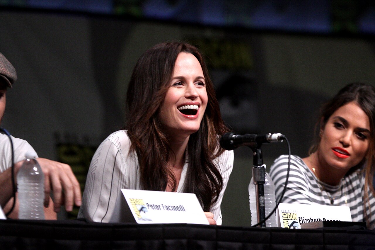 Elizabeth Reaser speaking at the 2012 San Diego Comic-Con International in San Diego, California. Please attribute to Gage Skidmore if used elsewhere.