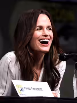 Elizabeth Reaser speaking at the 2012 San Diego Comic-Con International in San Diego, California. Please attribute to Gage Skidmore if used elsewhere.