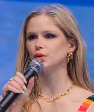 Erin Moriarty speaking at Los Angeles Comic Con 2023.