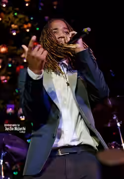 Leon Thomas (with Vali) performing live at The Citadel Outlets' 12th Annual Tree Lighting Concert in Commerce CA on November 9th, 2013.