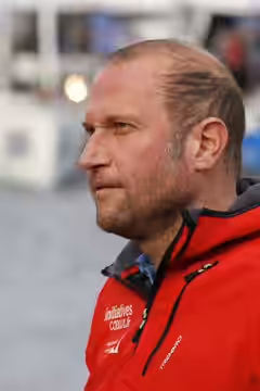 François Damiens, co-skipper de l'IMOCA Initiatives Cœur, au départ de la Transat Jacques Vabre 2013.