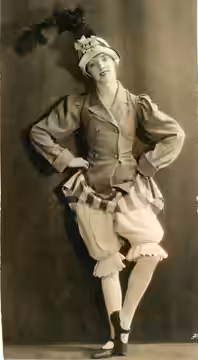 Vaudeville actress Inez Courtney. Subjects: vaudeville (1924)