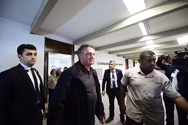 Senadores do Bloco Vanguarda promovem reunião no Senado Federal. O encontro é organizado pelo líder do bloco e conta com a presença do ex-presidente da Repúblic (2025)