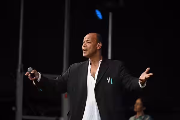 Roland Gift of the Fine Young Cannibals (2022)