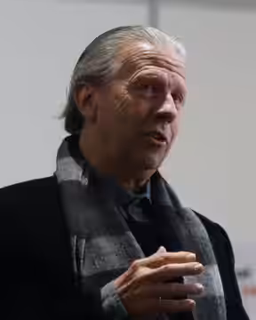 Presentación del libro Secretos de un latino en Hollywood de Luis Llosa en la Feria Internacional del Libro de Lima. (2024)