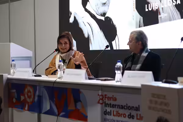 Presentación del libro Secretos de un latino en Hollywood de Luis Llosa en la Feria Internacional del Libro de Lima. (2024)