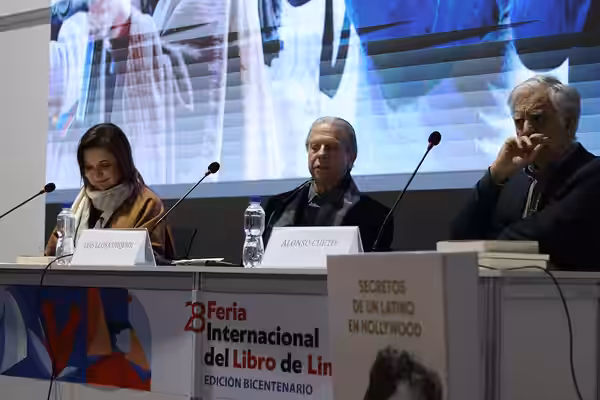 Presentación del libro Secretos de un latino en Hollywood de Luis Llosa en la Feria Internacional del Libro de Lima. (2024)