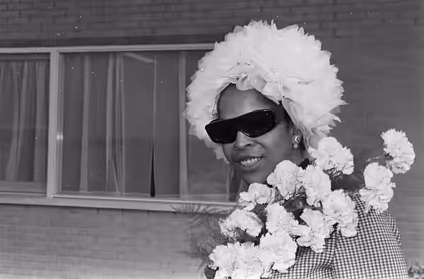 Collectie / Archief : Fotocollectie Anefo Reportage / Serie : [ onbekend ] Beschrijving : Aankomst Della Reese (Amerikaanse zangeres) op Schiphol Datum : 14 jun (1965)