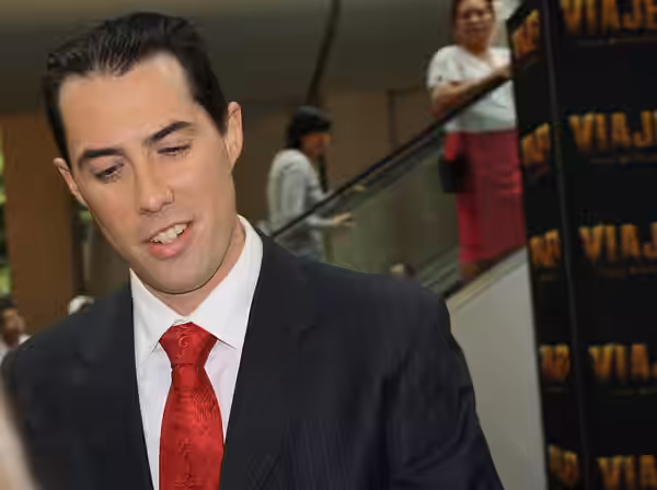 Brad Peyton durante la alfombra roja de Viaje 2 en Reforma 222 México D.F. (2011)