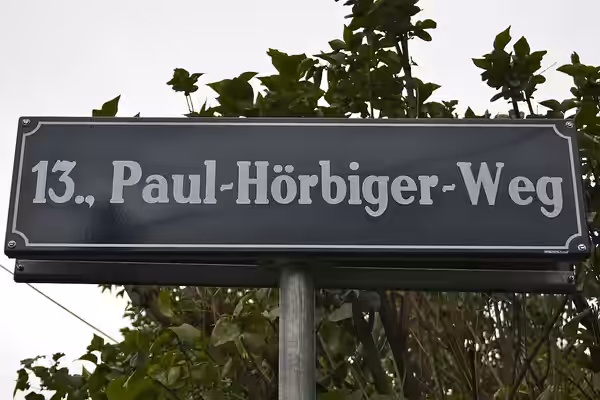 Straßenschild Paul-Hörbiger-Weg, Wien. (2012)