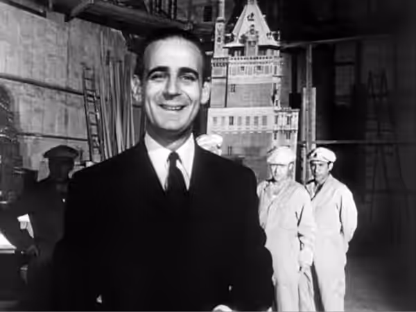 Screenshot of Paul Stewart from the Citizen Kane trailer (1940)