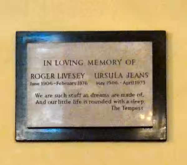 Memorial plaque to the actors Roger Livesey and Ursula Jeans in St Paul's church in Covent Garden. (2016)