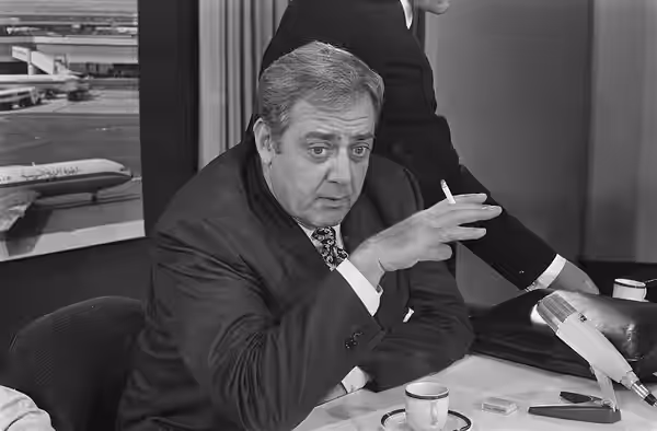 Collectie / Archief : Fotocollectie Anefo Reportage / Serie : [ onbekend ] Beschrijving : Acteurs Raymond Burr en ex-Tarzan Johnny Weismuller (USA) arriveren op (1970)